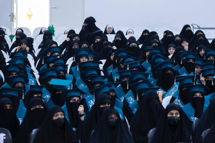 تقرير مصور/ حفل تخرج طالبات مدارس الكفيل الدينية النسوية في كربلاء المقدسة