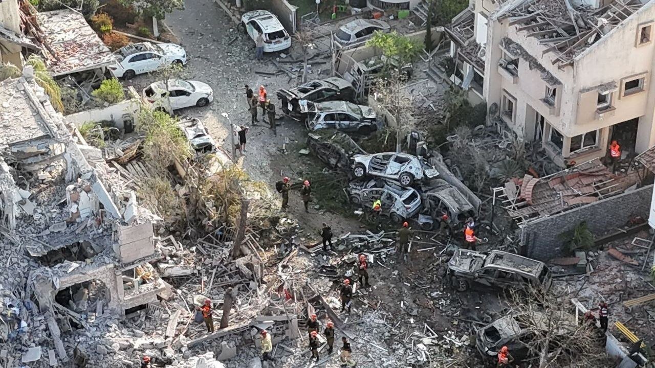 شیوۀ برخورد با خوشحالی‌کنندگان از هجوم دشمن به کشور