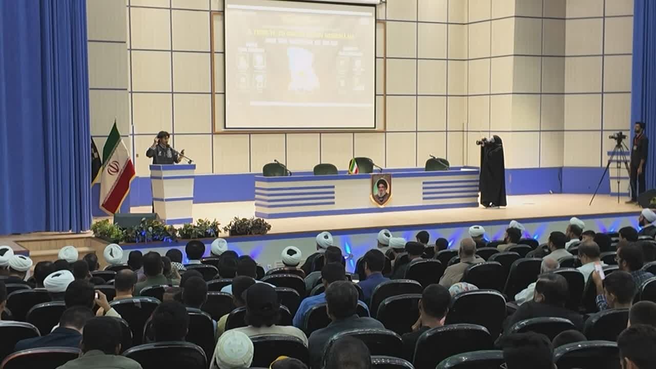 شعرخوانی انگلیسی در مراسم بزرگداشت شهدای مقاومت: قاتلان شهید، ملتی را شعله‌ور کردند + صوت و متن و ترجمه