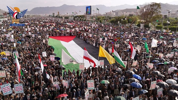 تقرير مصور/ بالعاصمة صنعاء اليمنية.. حشود مليونية في مسيرة دعما لغزة