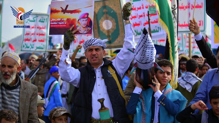 تقرير مصور/ بالعاصمة صنعاء اليمنية.. حشود مليونية في مسيرة دعما لغزة