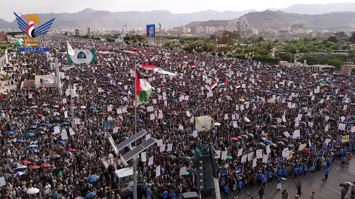 تقرير مصور/ بالعاصمة صنعاء اليمنية.. حشود مليونية في مسيرة دعما لغزة