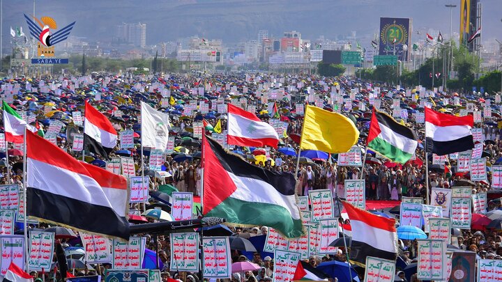 تقرير مصور/ بالعاصمة صنعاء اليمنية.. حشود مليونية في مسيرة دعما لغزة