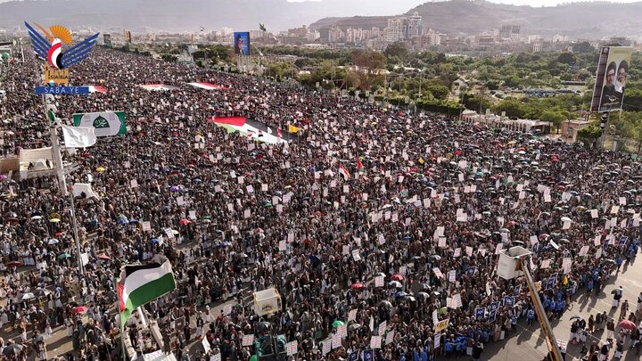 تقرير مصور/ بالعاصمة صنعاء اليمنية.. حشود مليونية في مسيرة دعما لغزة