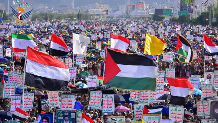 تقرير مصور/ بالعاصمة صنعاء اليمنية.. حشود مليونية في مسيرة دعما لغزة