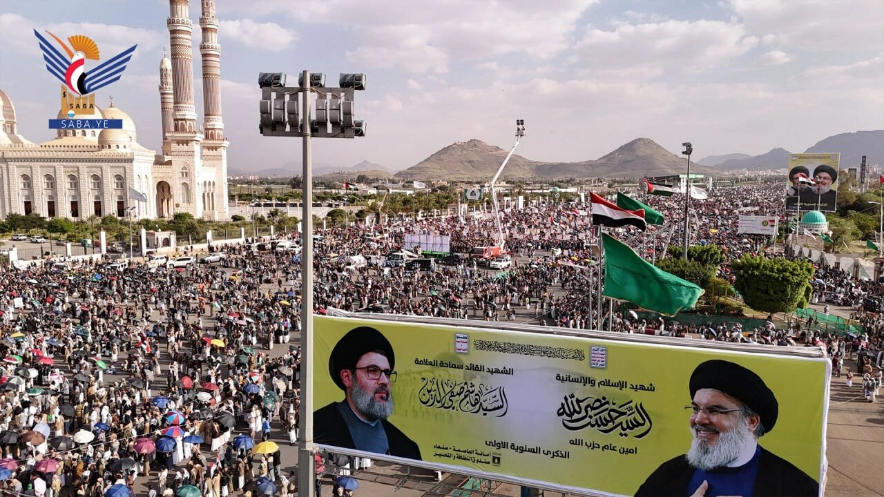 تحت شعار "مع غزة.. يمن الإيمان في جهاد وثبات واستنفار".. جماهير غفيرة تحتشد دعما لفلسطين في صنعاء