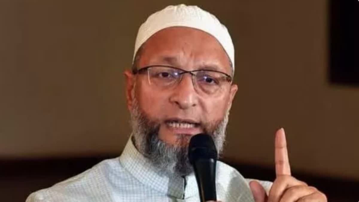  آئی لو محمد پوسٹر کے خلاف کاروائی کی اویسی نے کی مذمت