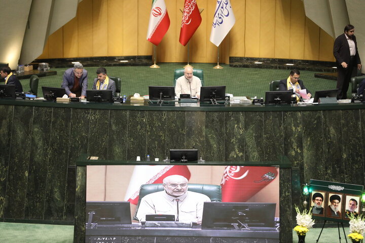 واژه‌ «فریب و فشار» غربی‌ها برای خلع سلاح موشکی ایران است 