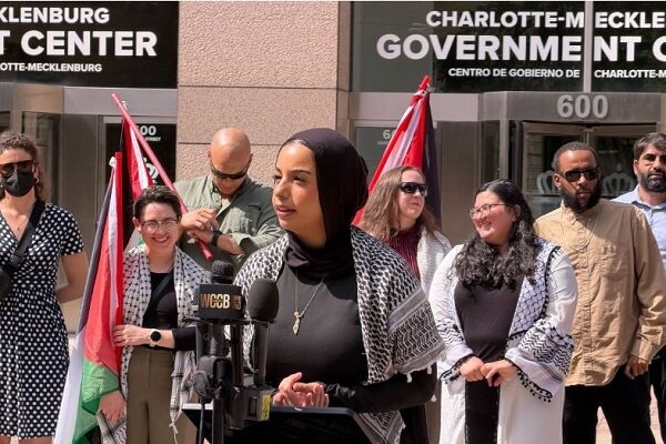 حفظ حجاب در فرآیند بازداشت زندانیان در آمریکا مجاز شد/ تغییر سیاست پس از پیگیری‌های یک مسلمان