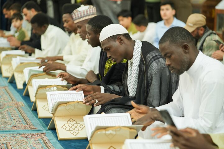 تقرير مصور/ المجمع العلمي يستأنف محفل عرش التلاوة الأسبوعي للقرآن الكريم في صحن أبي الفضل العباس(ع)