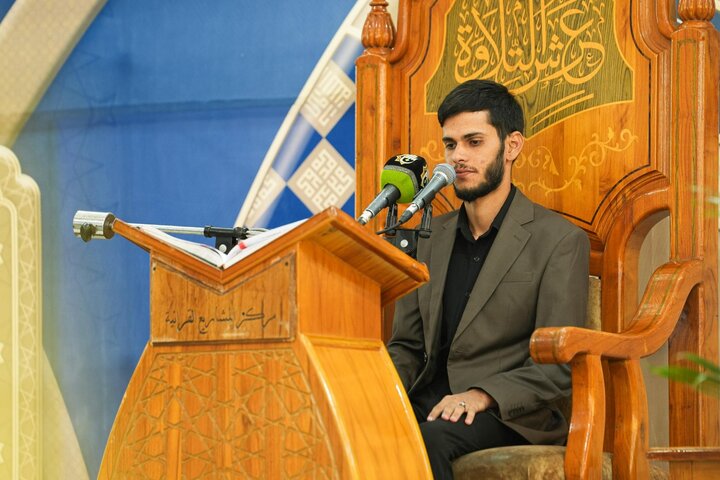 تقرير مصور/ المجمع العلمي يستأنف محفل عرش التلاوة الأسبوعي للقرآن الكريم في صحن أبي الفضل العباس(ع)