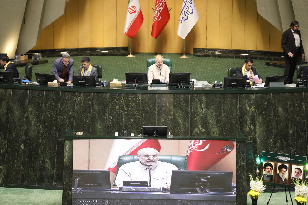 واژه‌ «فریب و فشار» غربی‌ها برای خلع سلاح موشکی ایران است 