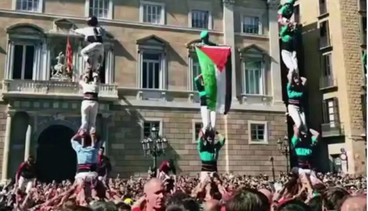 Barcelona activists form human pyramid in solidarity with Gaza
