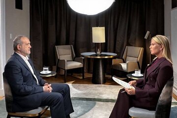 "Pezeşkiyan: Em di dema ku em bi Amerîka re li ser gotûbêj bûn, heta ser me êrîş kirin."