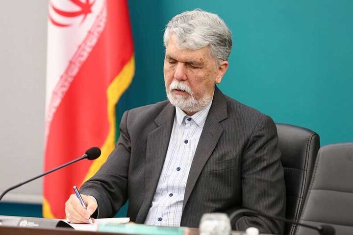 وزیر ارشاد: مجاهدت‌های آیت‌الله سیستانی بی‌همراهی همسر ایشان به ثمر نمی‌رسید