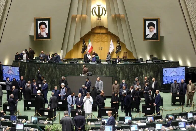 Tinalakay ng Parlamento ng Iran ang Posibleng Pag-alis mula sa Kasunduan sa Pagpigil sa Pagkalat ng Nuklear bilang Tugon sa Kanluran