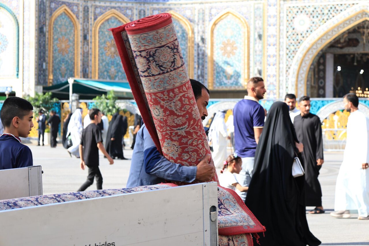 Service Affairs Department lays carpets in surroundings of al-Abbas shrine as a service to visitors