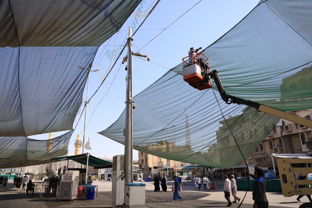 Maintenance department start removing sarans from streets leading to Al-Abbas holy shrine