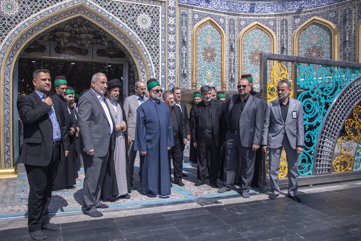 الوكيل العام للمرجعية الدينية العليا السيد جواد الشهرستاني يزور العتبة العباسية المقدسة