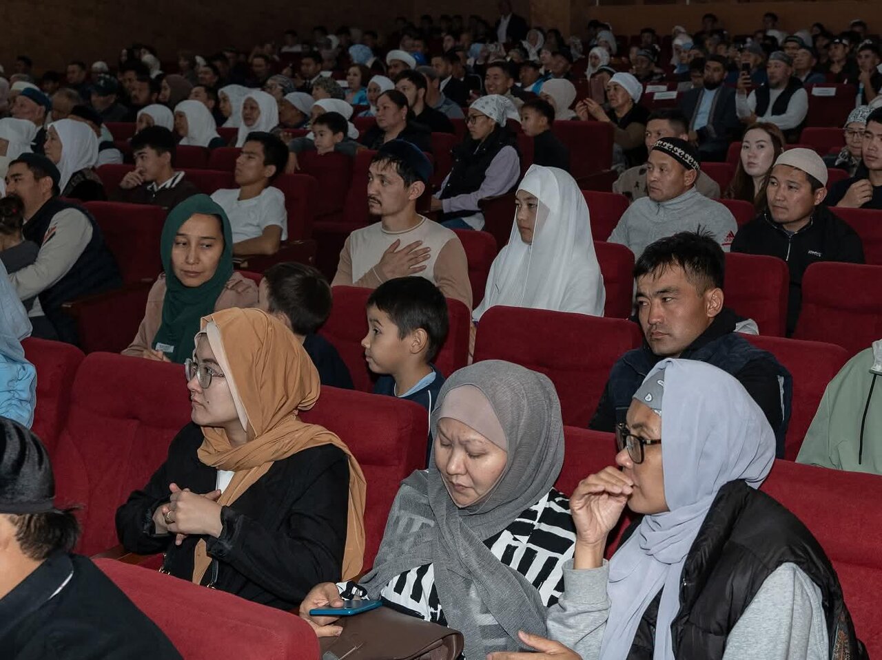 برگزاری مراسم بزرگداشت پیامبر اکرم (ص) در قزاقستان با عنوان رحمت نور +تصاویر