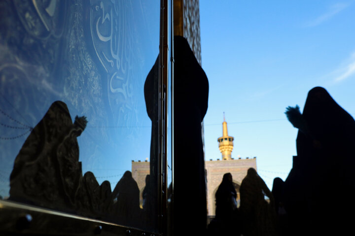 تقرير مصور/ الإیوان الذهبي لصحن الثورة الإسلامية في الحرم الرضوي الشریف