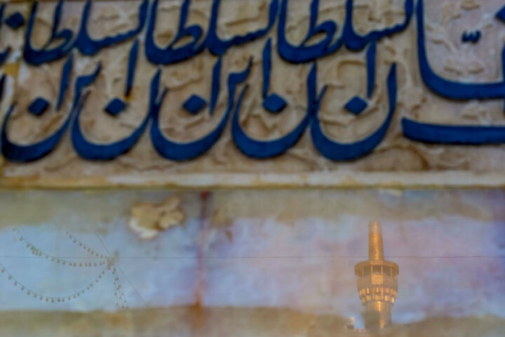 تقرير مصور/ الإیوان الذهبي لصحن الثورة الإسلامية في الحرم الرضوي الشریف