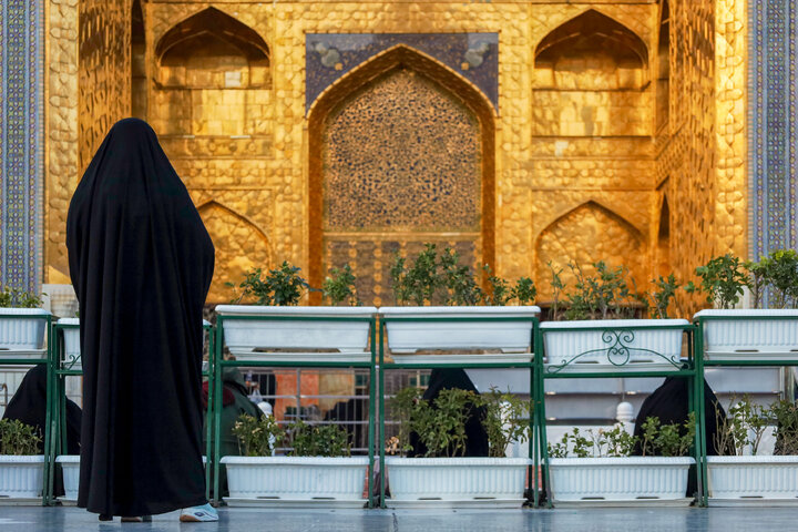 تقرير مصور/ الإیوان الذهبي لصحن الثورة الإسلامية في الحرم الرضوي الشریف