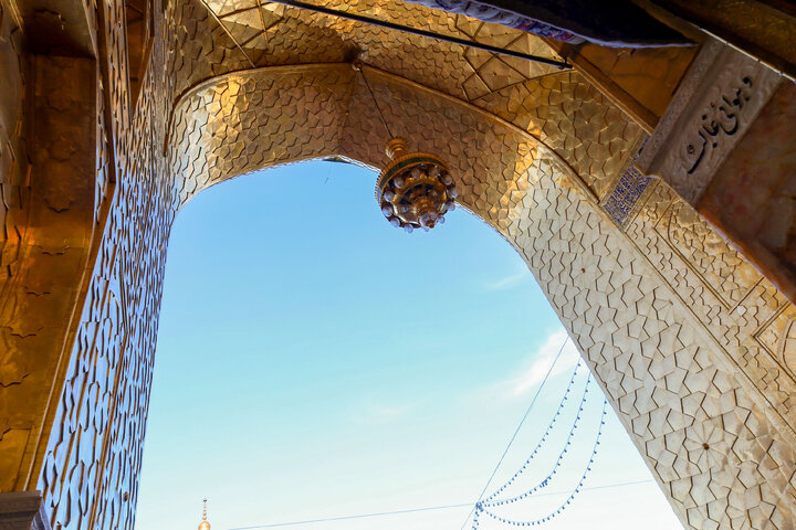 تقرير مصور/ الإیوان الذهبي لصحن الثورة الإسلامية في الحرم الرضوي الشریف