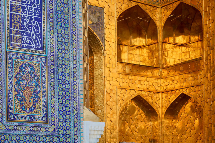 تقرير مصور/ الإیوان الذهبي لصحن الثورة الإسلامية في الحرم الرضوي الشریف