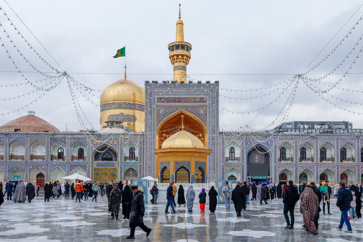 تقرير مصور/ الإیوان الذهبي لصحن الثورة الإسلامية في الحرم الرضوي الشریف