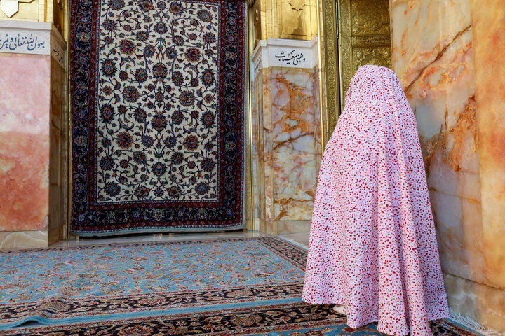 تقرير مصور/ الإیوان الذهبي لصحن الثورة الإسلامية في الحرم الرضوي الشریف