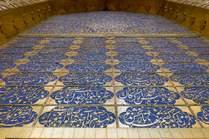 تقرير مصور/ الإیوان الذهبي لصحن الثورة الإسلامية في الحرم الرضوي الشریف