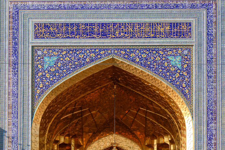 تقرير مصور/ الإیوان الذهبي لصحن الثورة الإسلامية في الحرم الرضوي الشریف