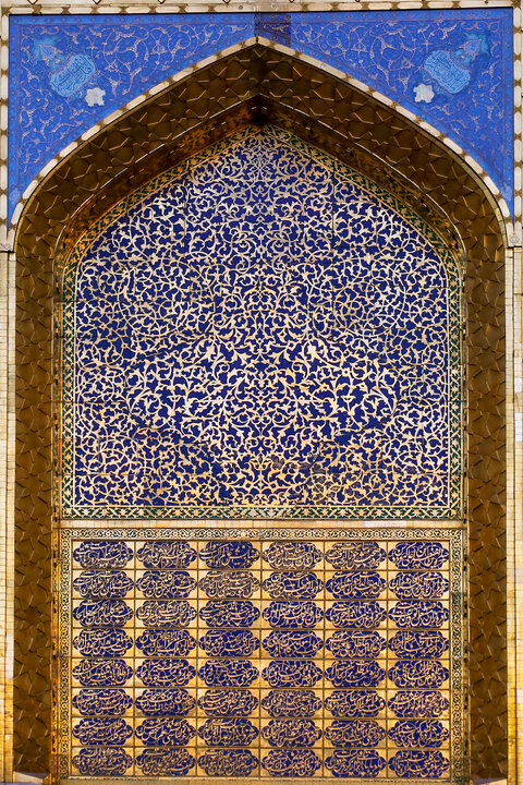 تقرير مصور/ الإیوان الذهبي لصحن الثورة الإسلامية في الحرم الرضوي الشریف