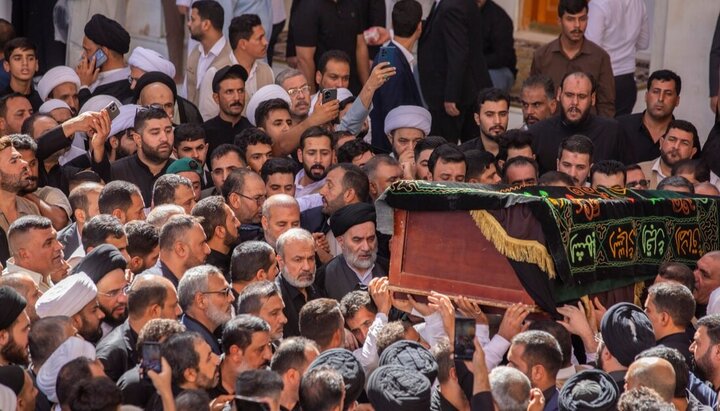 تقرير مصور/ حضور واسع في تشييع عقيلة المرجع الأعلى السيستاني في حرم أمير المؤمنين