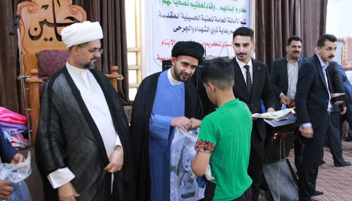 تقرير مصور/ العتبة الحسينية تكرم أبناء الشهداء في مدارسهم بعدد من المحافظات الجنوبية في العراق