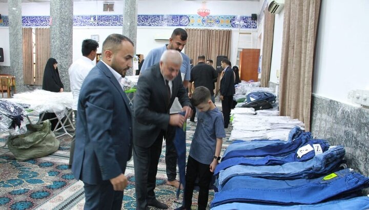 تقرير مصور/ العتبة الحسينية تكرم أبناء الشهداء في مدارسهم بعدد من المحافظات الجنوبية في العراق