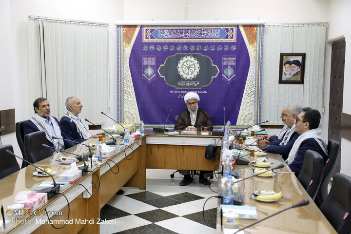 گزارش تصویری | دیدار اعضای گروه قمر بنی هاشم(ع) با دبیرکل مجمع جهانی اهل بیت(ع)