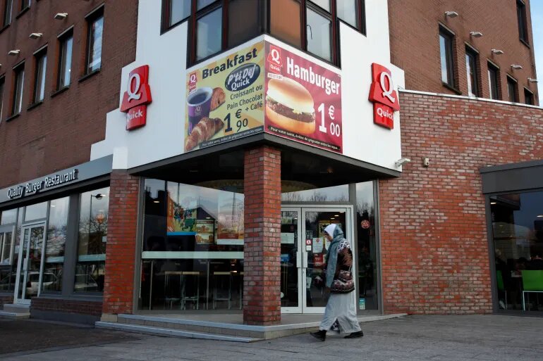 بحران در شعبه رستوران زنجیره‌ای «کوییک» فرانسه؛ ممنوعیت حجاب و ریش کارکنان اعتراض‌برانگیز شد