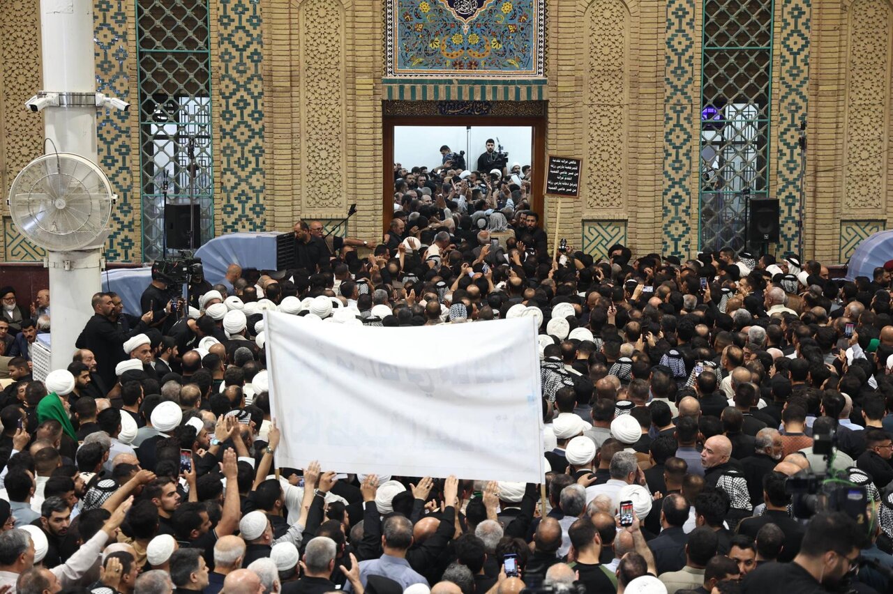 Servants of Al-Abbas Shrine offers condolences on demise of Grand Ayatollah Sistani's wife