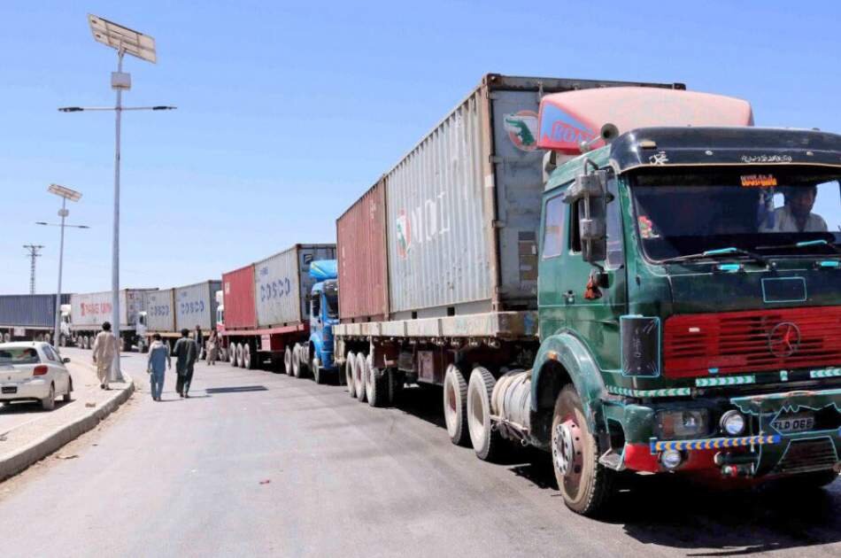 قطعی اینترنت در افغانستان؛ توقف کامل صادرات در مرز دوغارون و صف ۸۰۰ خودروی باربری