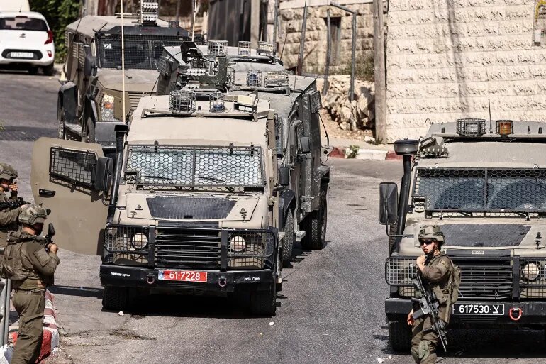 الاحتلال يقتحم طوباس وبلدة عقابا ويعتقل فلسطينيين بمخيم الفارعة