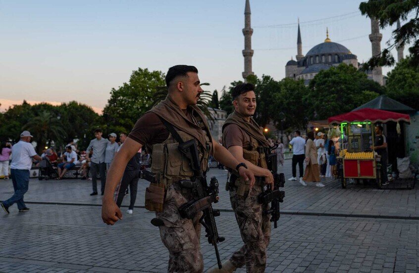 تقرير عبري حول "جواسيس غير متوقعين" للموساد في دول عربية وإسلامية