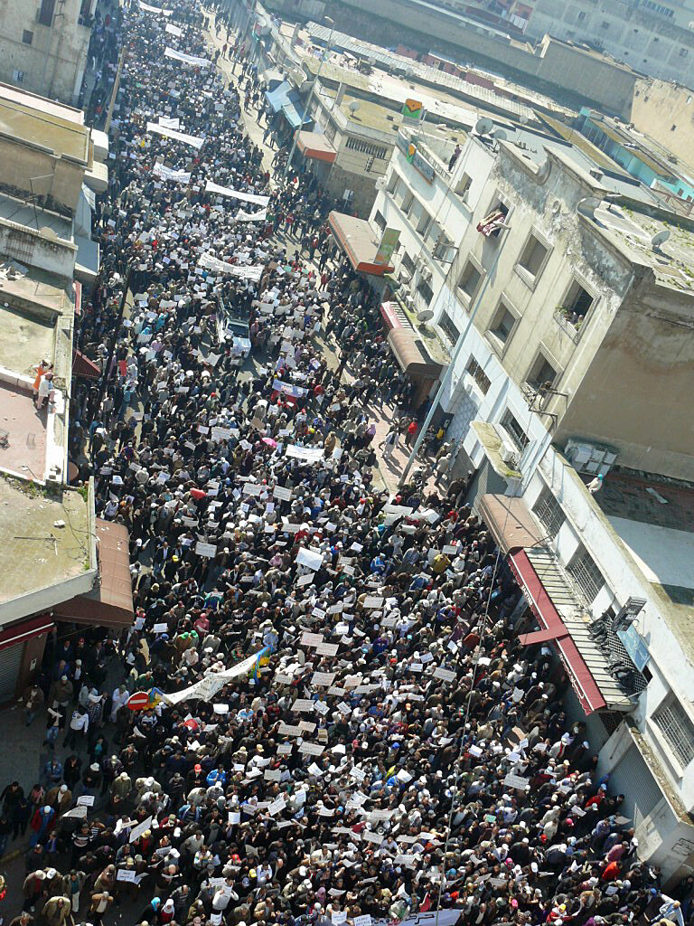 Протесты молодежи в Марокко переросли в беспорядки с требованием реформ