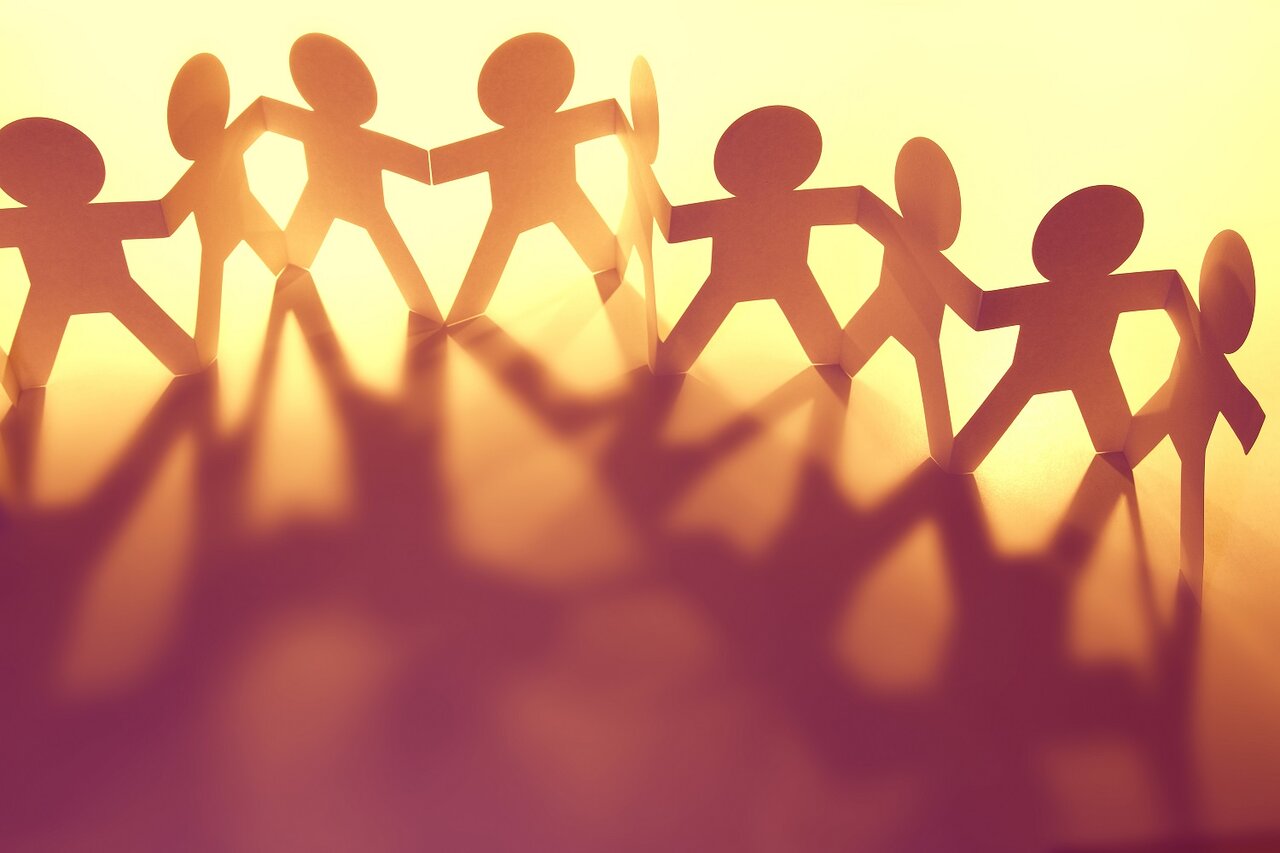 نقش همسالان و گروه‌های اجتماعی در دین‌گریزی جوانان