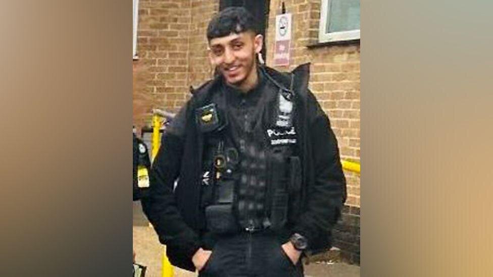 Ji mizgeftên Northamptonê yên Îngilîstanê sersaxî ji bo mirina polîsekî misilman di dema wezîfeyê de