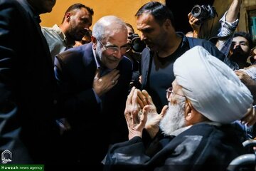 Iranian parliament Speaker meets with Bahraini Shia Leader Ayatollah Isa Qassim