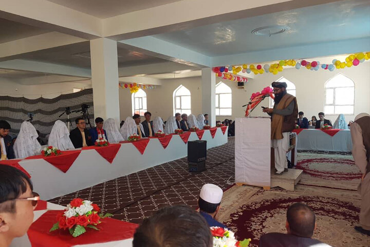 عکس خبری | مراسم ازدواج دسته‌جمعی ۱۵ زوج شیعه در شهرستان بهسود افغانستان