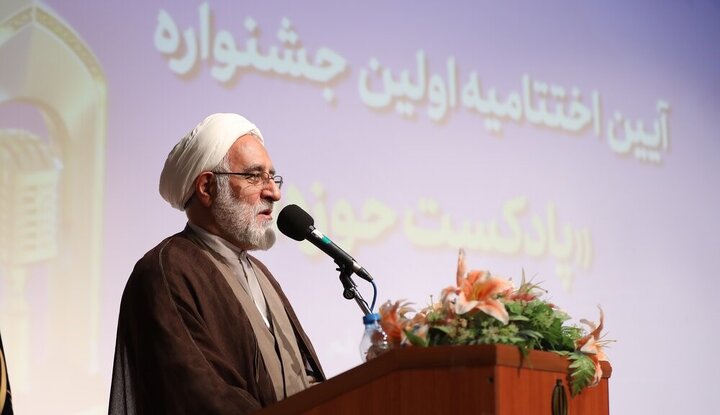 مبلغان اسلامی باید سوار بر ابزار روز، مفاهیم آسمانی را به گوش جهانیان برسانند