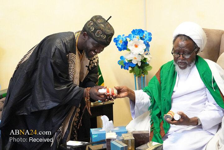 Şeyh Zekzaki'nin Nijerya'nın Zazau Şehrindeki Bazı Din Alimleriyle Görüşmesi